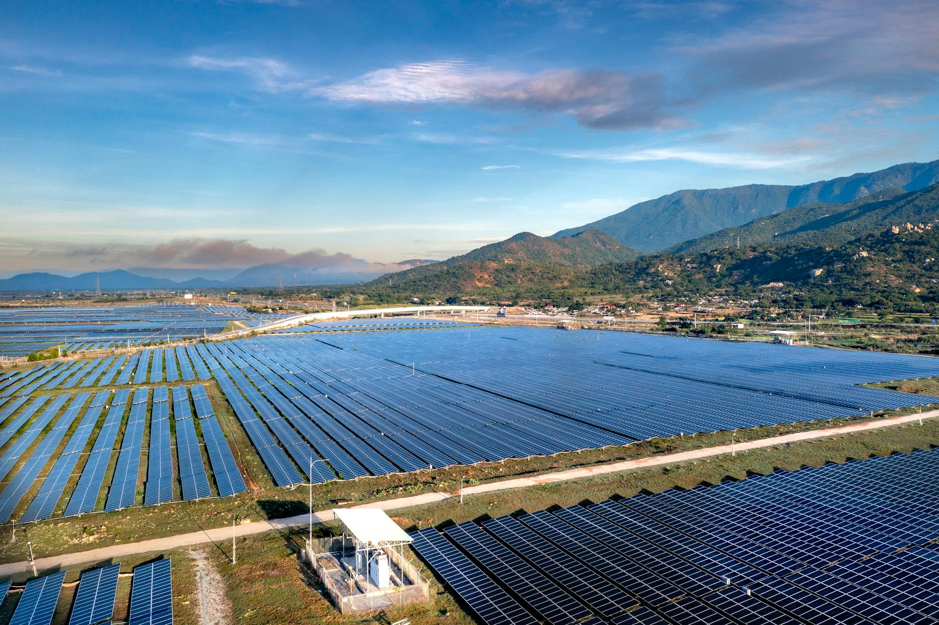 Solar panels - Solar Charge Controller - Image 3